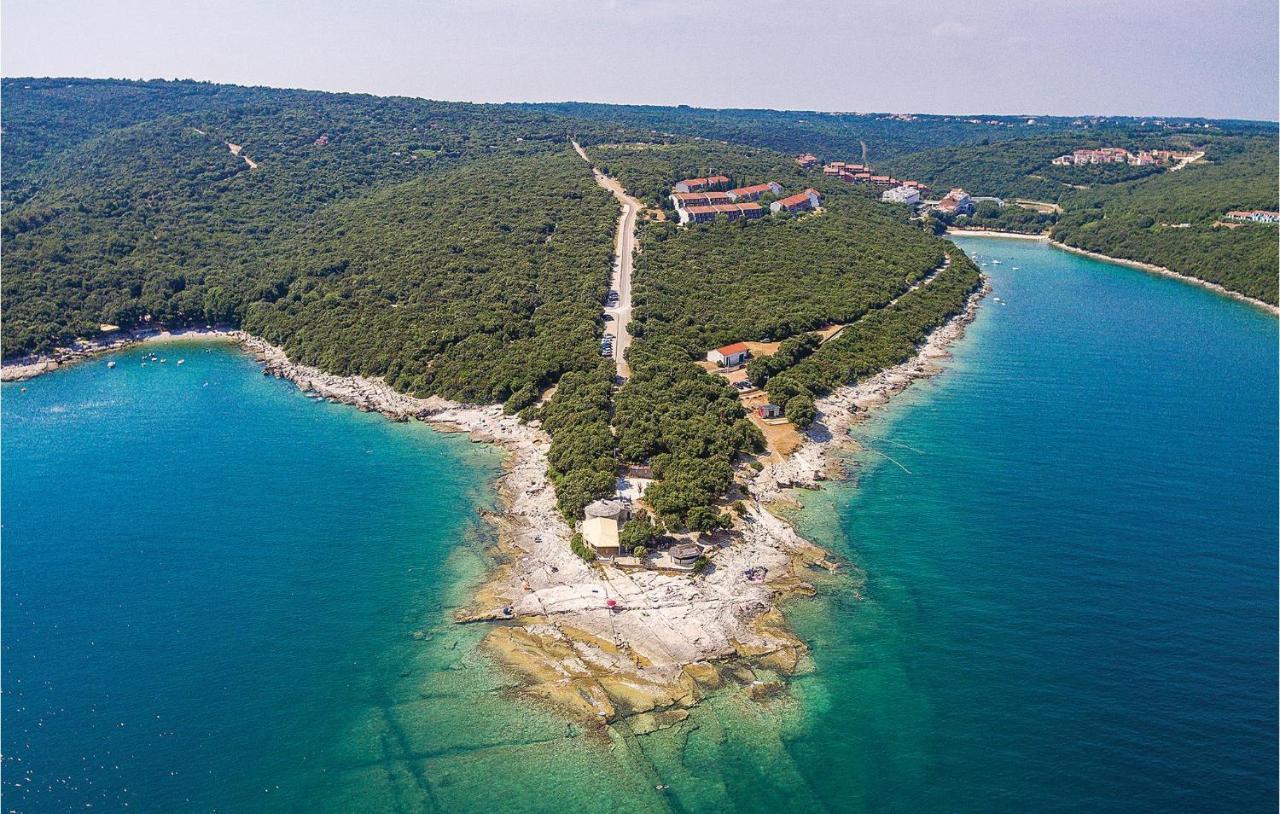 1 Bedroom Amazing Apartment In Peruški Exteriör bild