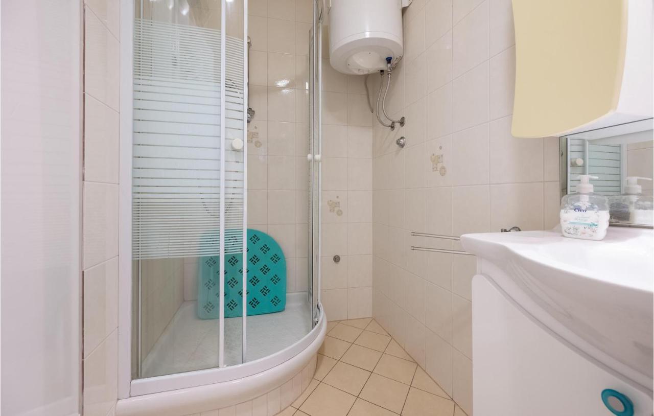 1 Bedroom Amazing Apartment In Peruški Exteriör bild
