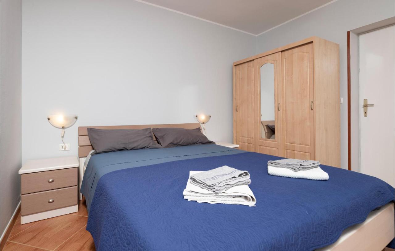 1 Bedroom Amazing Apartment In Peruški Exteriör bild