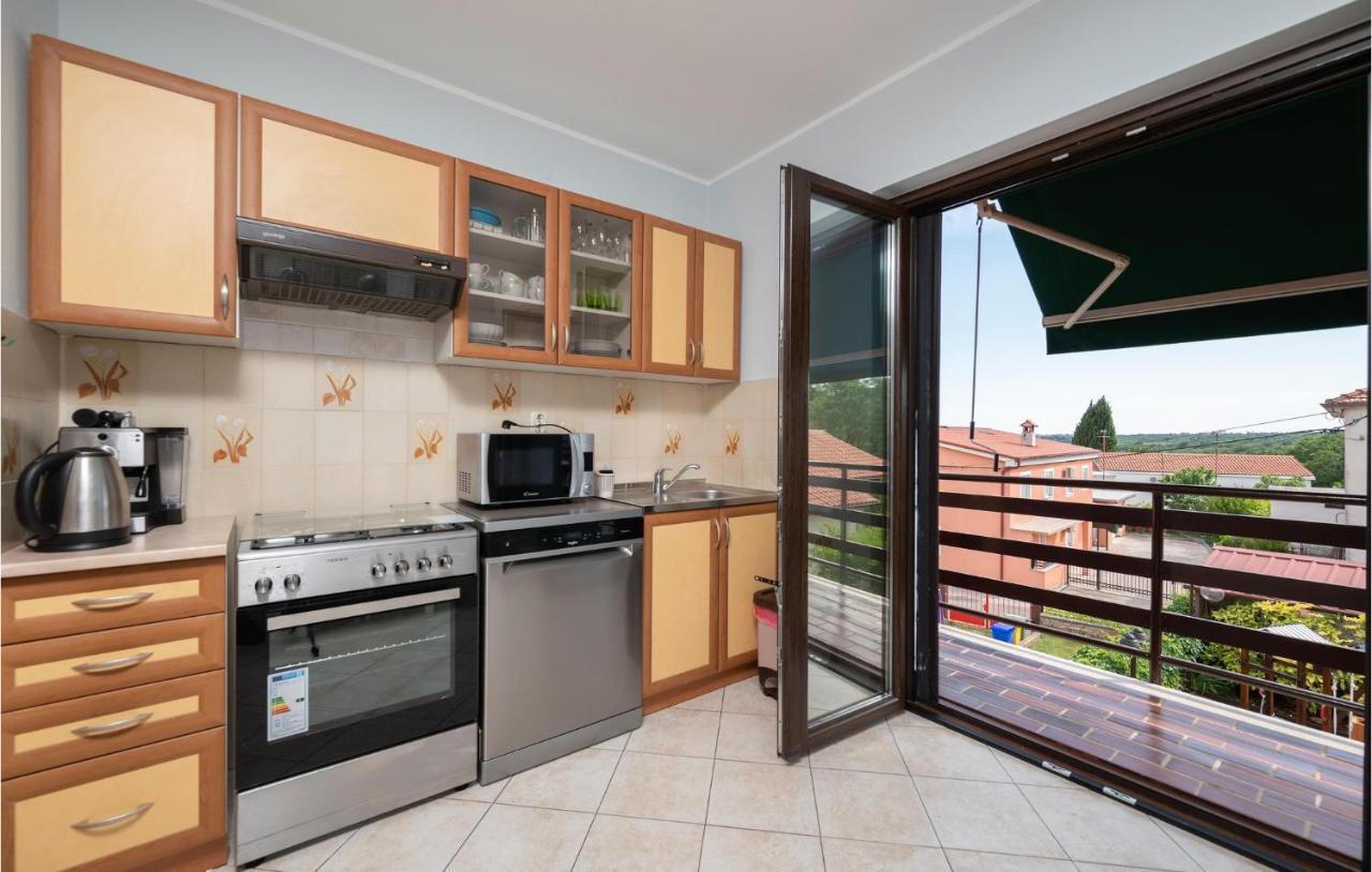 1 Bedroom Amazing Apartment In Peruški Exteriör bild