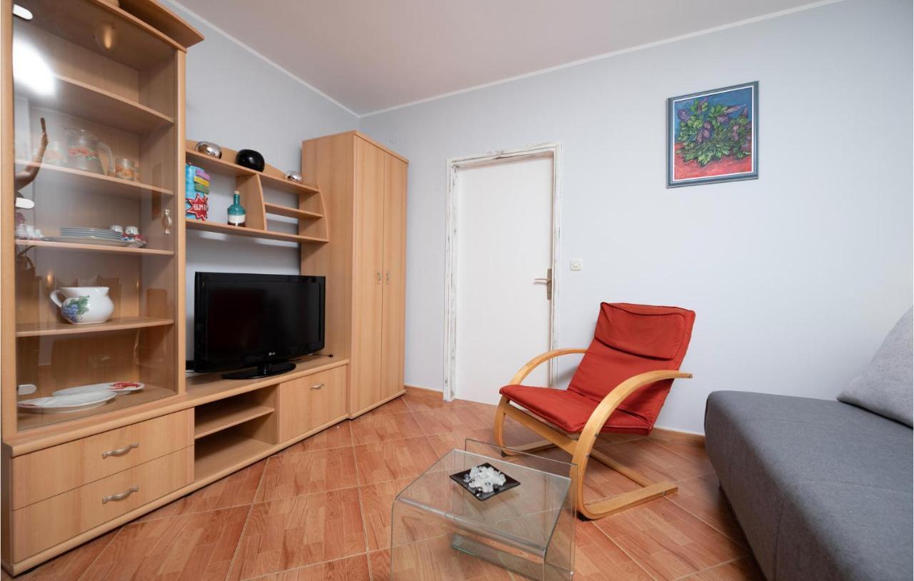 1 Bedroom Amazing Apartment In Peruški Exteriör bild