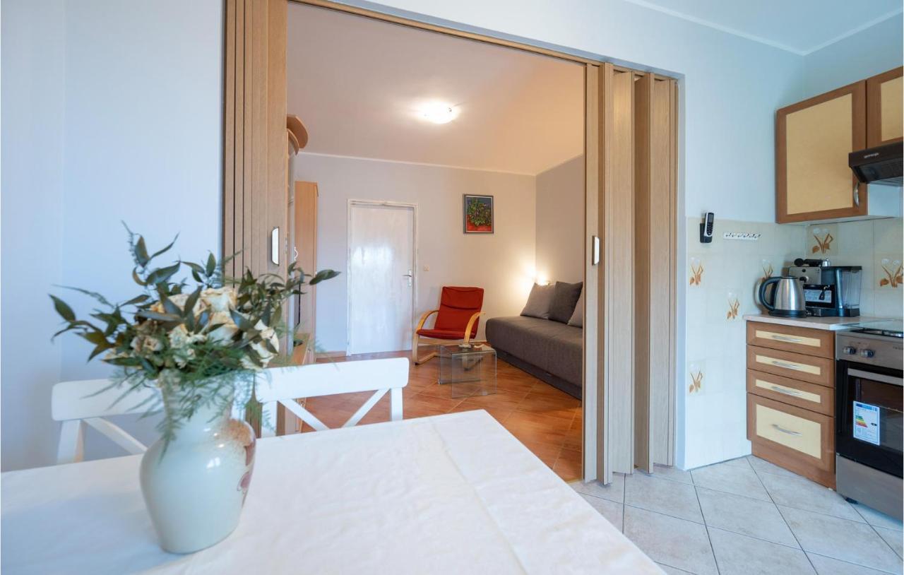 1 Bedroom Amazing Apartment In Peruški Exteriör bild