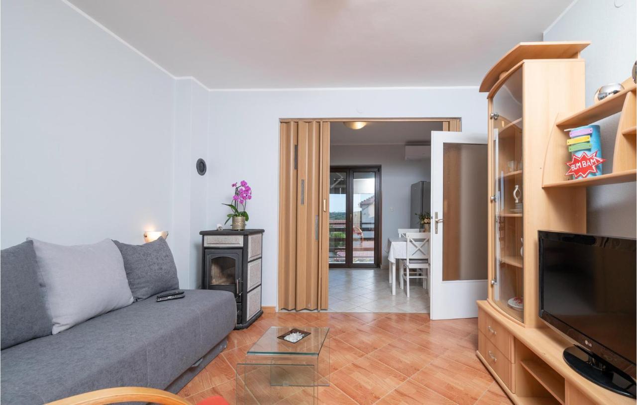 1 Bedroom Amazing Apartment In Peruški Exteriör bild