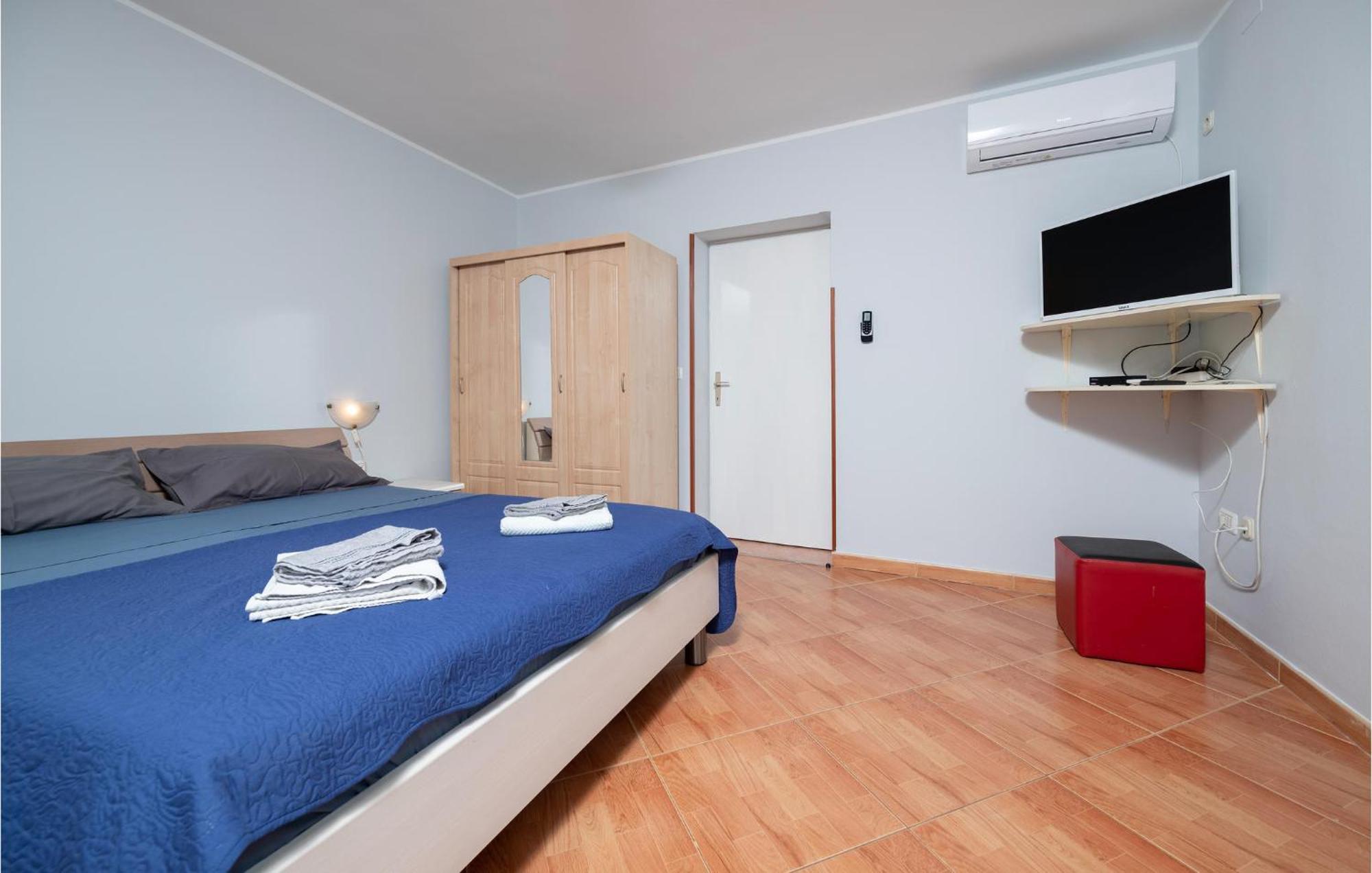 1 Bedroom Amazing Apartment In Peruški Exteriör bild